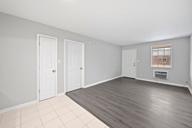 105 Walnut St Apt 8, Clarksville, TN 37042