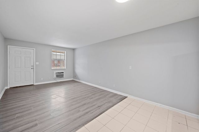 105 Walnut St Apt 8, Clarksville, TN 37042