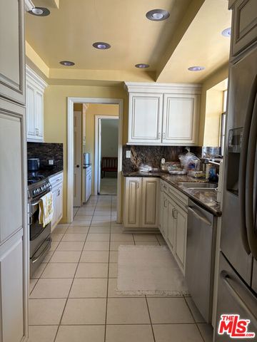 5975 S Citrus Avenue, Los Angeles, CA 90043
