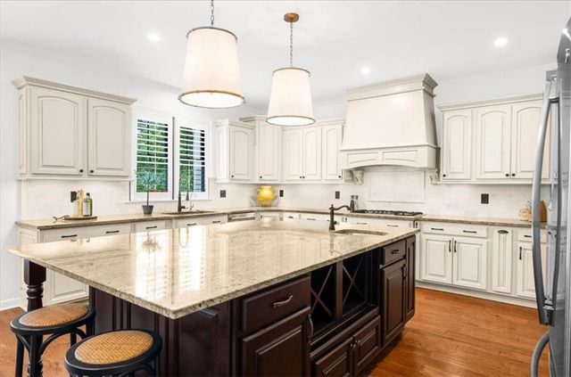 9040 Walnut Cove Court, Gainesville, GA 30506