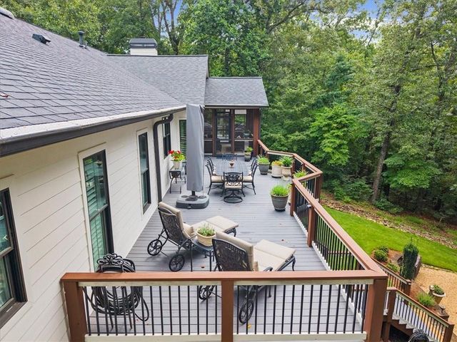 9040 Walnut Cove Court, Gainesville, GA 30506