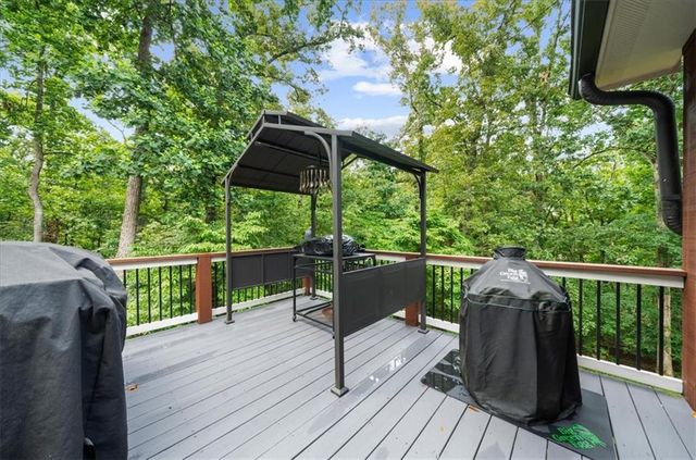 9040 Walnut Cove Court, Gainesville, GA 30506