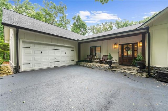9040 Walnut Cove Court, Gainesville, GA 30506