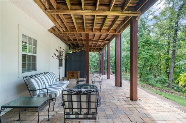 9040 Walnut Cove Court, Gainesville, GA 30506