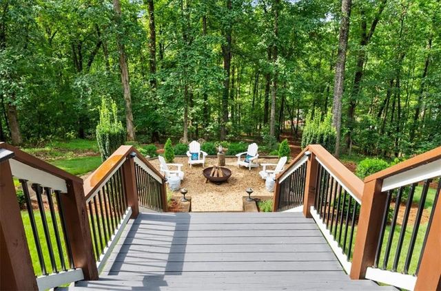 9040 Walnut Cove Court, Gainesville, GA 30506