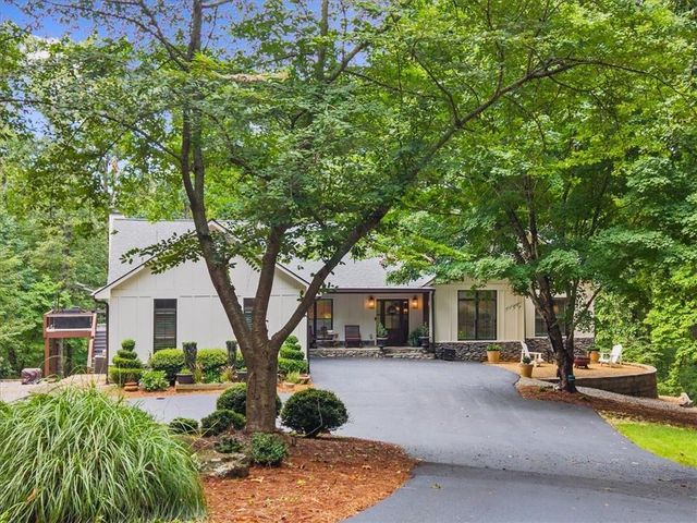 9040 Walnut Cove Court, Gainesville, GA 30506
