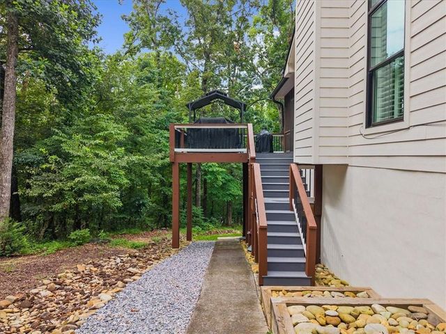 9040 Walnut Cove Court, Gainesville, GA 30506