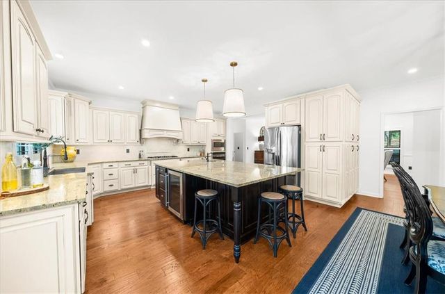 9040 Walnut Cove Court, Gainesville, GA 30506