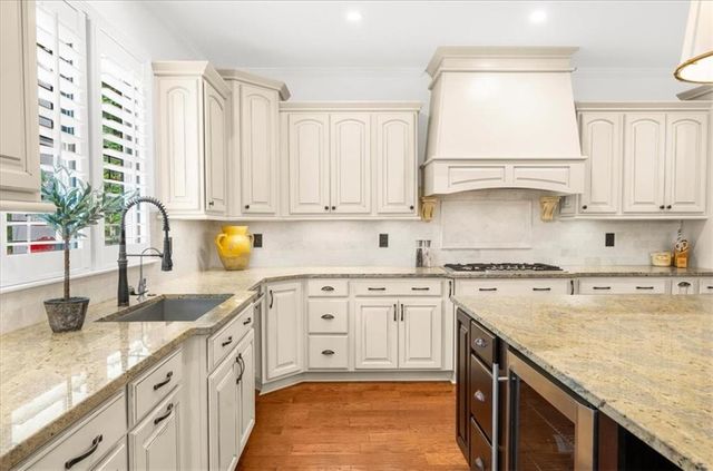 9040 Walnut Cove Court, Gainesville, GA 30506