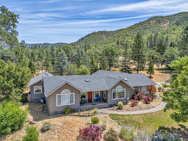 1775 Wards Creek Road, Rogue River, OR 97537