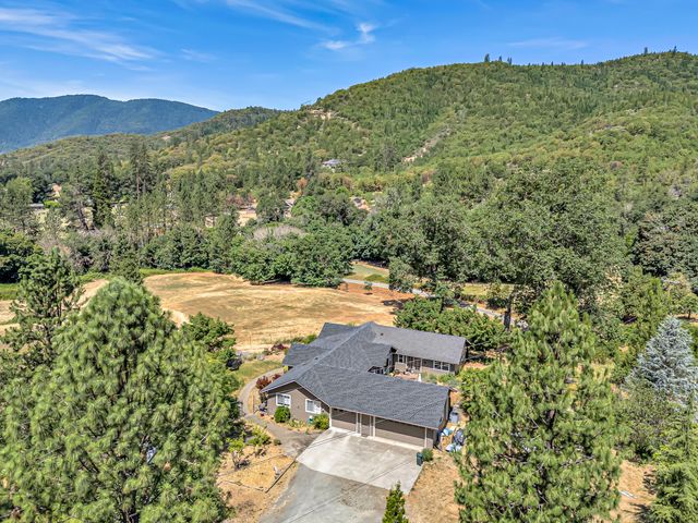 1775 Wards Creek Road, Rogue River, OR 97537