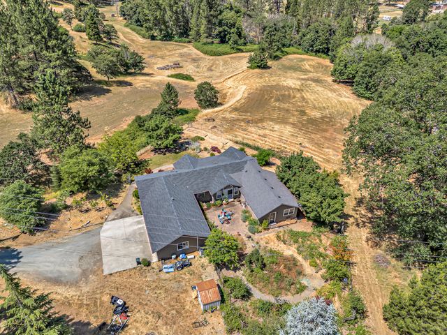 1775 Wards Creek Road, Rogue River, OR 97537