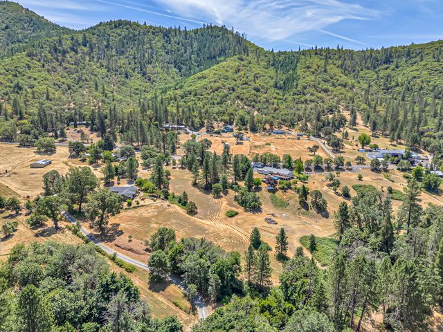 1775 Wards Creek Road, Rogue River, OR 97537
