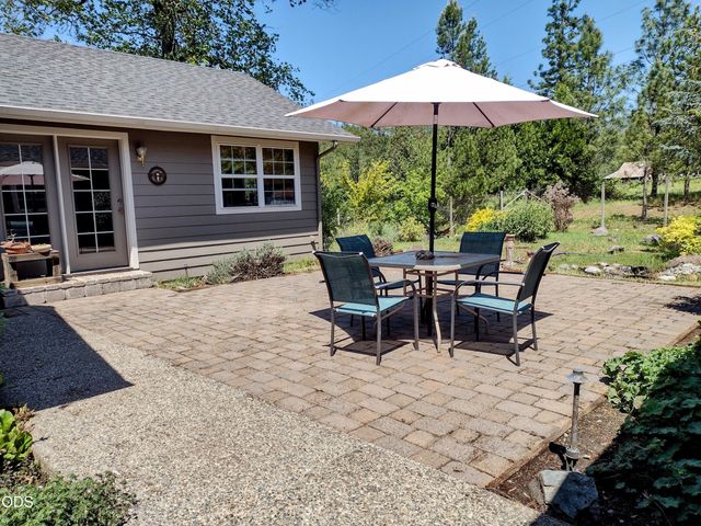 1775 Wards Creek Road, Rogue River, OR 97537