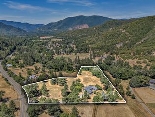 1775 Wards Creek Road, Rogue River, OR 97537