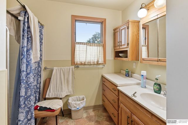 5248 S 49th Avenue, Omaha, NE 68117