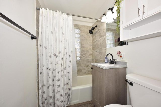 7800 W Palmetto AVENUE, Milwaukee, WI 53218