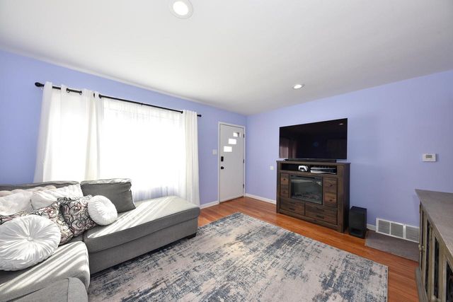 7800 W Palmetto AVENUE, Milwaukee, WI 53218