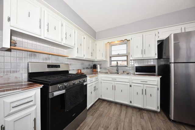 7800 W Palmetto AVENUE, Milwaukee, WI 53218