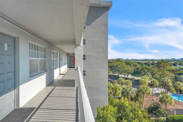 4015 W Palm Aire Drive 703, Pompano Beach, FL 33069