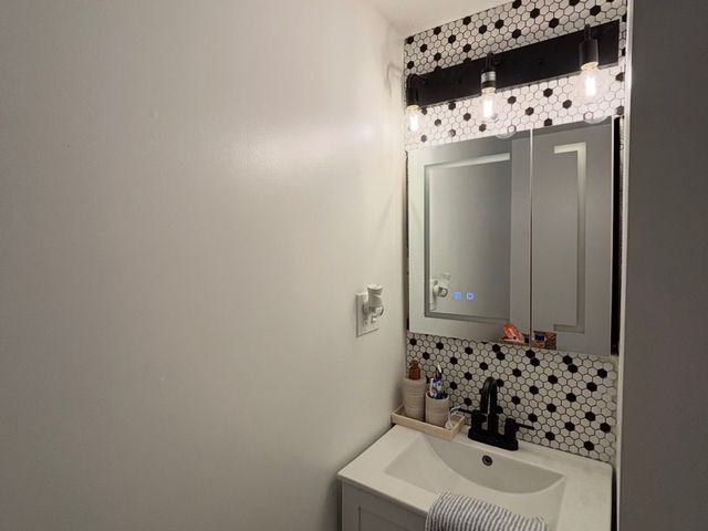 25 Keller Avenue S, Waukegan, IL 60085