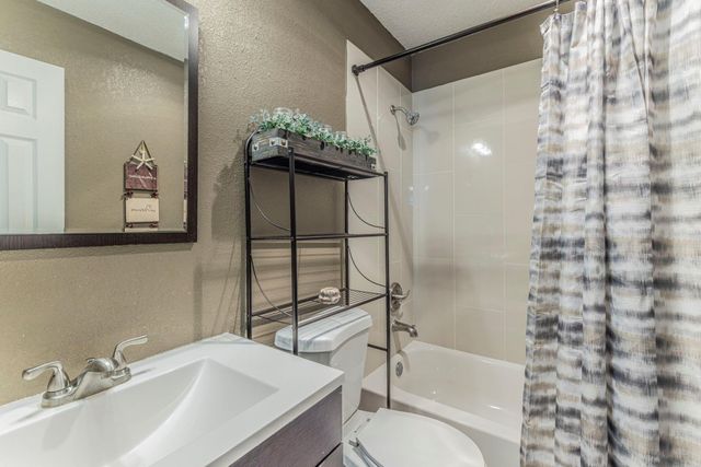 2402 Susan LN, Leander, TX 78641