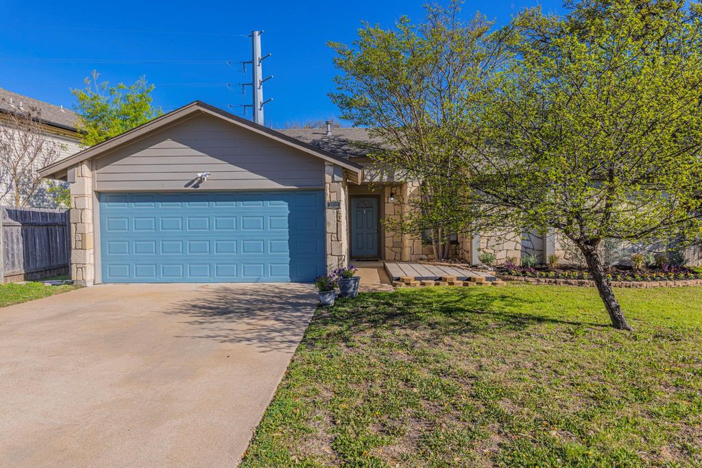 2402 Susan LN, Leander, TX 78641