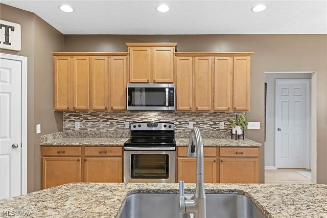 34453 Braemore Drive, North Ridgeville, OH 44039