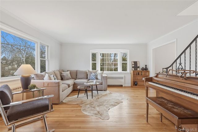 32 Sherwood Drive, Larchmont, NY 10538