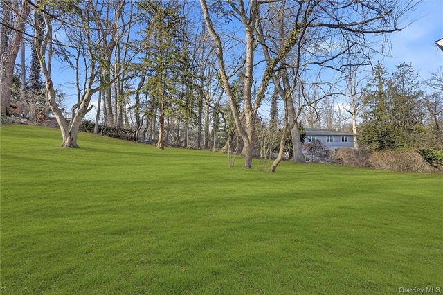 32 Sherwood Drive, Larchmont, NY 10538