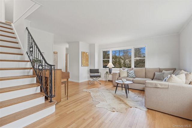 32 Sherwood Drive, Larchmont, NY 10538