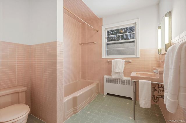 32 Sherwood Drive, Larchmont, NY 10538