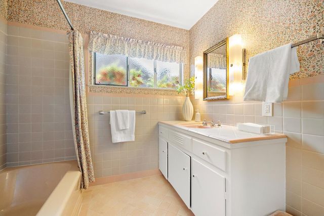 972 Echo Drive, Los Altos, CA 94024