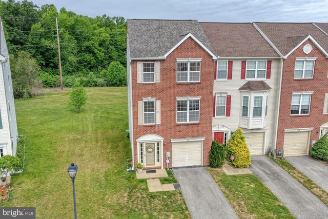 8 DOLMEN LN, Bear, DE 19701