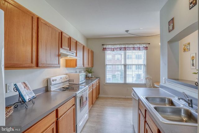 8 DOLMEN LN, Bear, DE 19701
