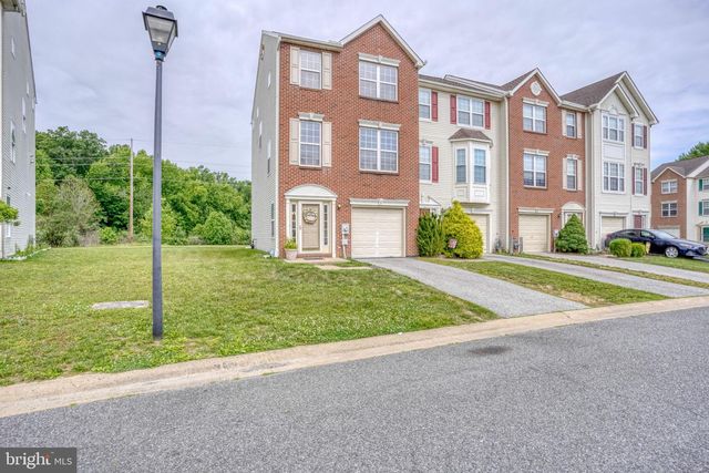 8 DOLMEN LN, Bear, DE 19701