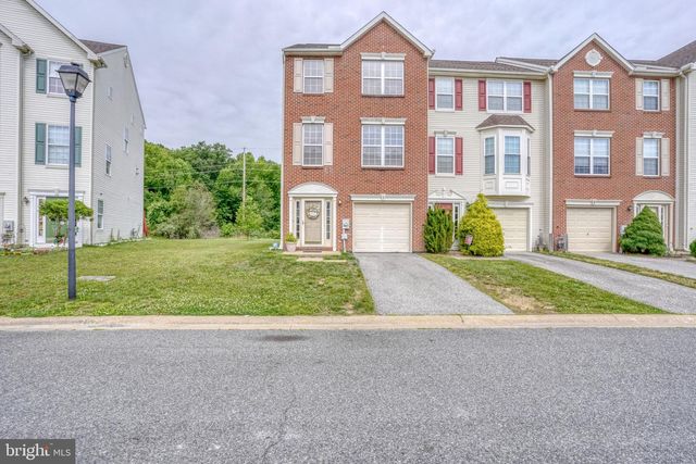 8 DOLMEN LN, Bear, DE 19701