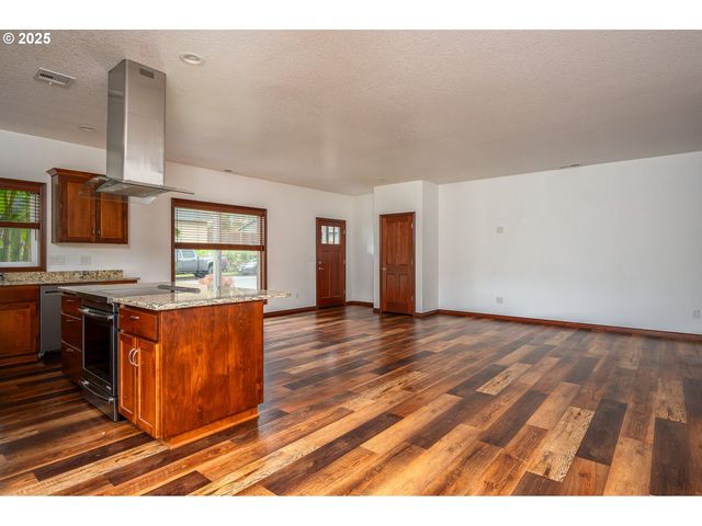 23072 Sw MANSFIELD St, Sherwood, OR 97140