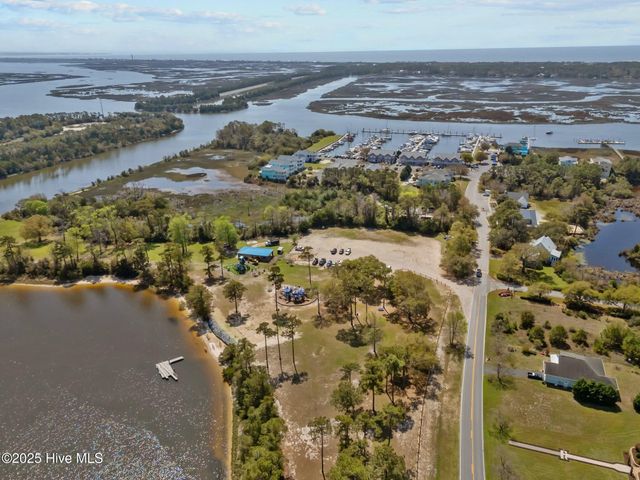 5001 Oquinn Boulevard SE Ste F, Southport, NC 28461