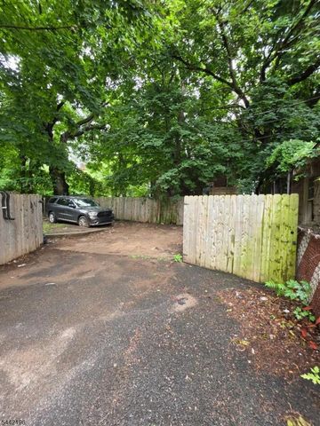 24 Chelsea Ave, East Orange City, NJ 07018