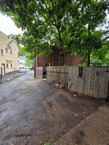 24 Chelsea Ave, East Orange City, NJ 07018