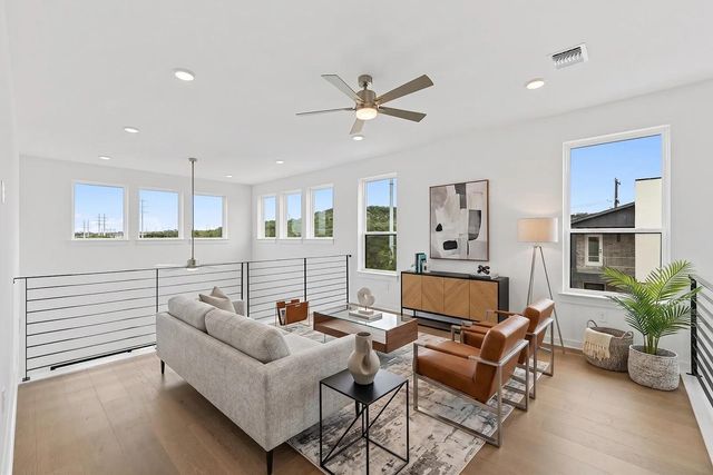 112 Pennybacker LN, Lakeway, TX 78738