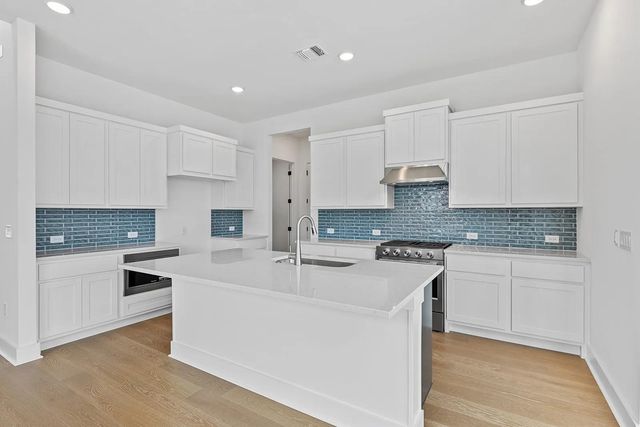 112 Pennybacker LN, Lakeway, TX 78738