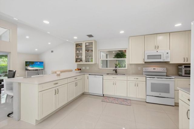 5735 Lakeview Mews Circle, Boynton Beach, FL 33437