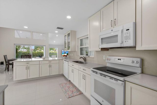 5735 Lakeview Mews Circle, Boynton Beach, FL 33437