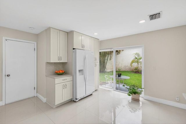 5735 Lakeview Mews Circle, Boynton Beach, FL 33437