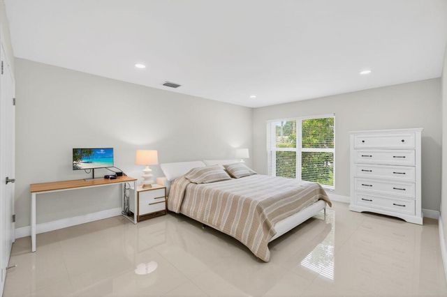 5735 Lakeview Mews Circle, Boynton Beach, FL 33437