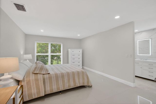 5735 Lakeview Mews Circle, Boynton Beach, FL 33437