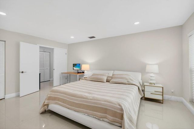 5735 Lakeview Mews Circle, Boynton Beach, FL 33437