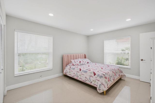 5735 Lakeview Mews Circle, Boynton Beach, FL 33437